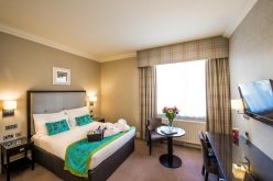 How To Get A Room In An Edinburgh Hotel For Cheap